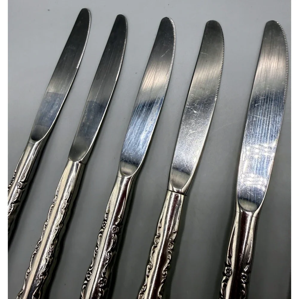 Vintage International Stainless Gigi? Unmarked Serrated Dinner Knives Set of 9